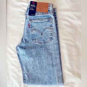LEVI’S WEDGIE STRAIGHT FIT WOMENS JEANS
